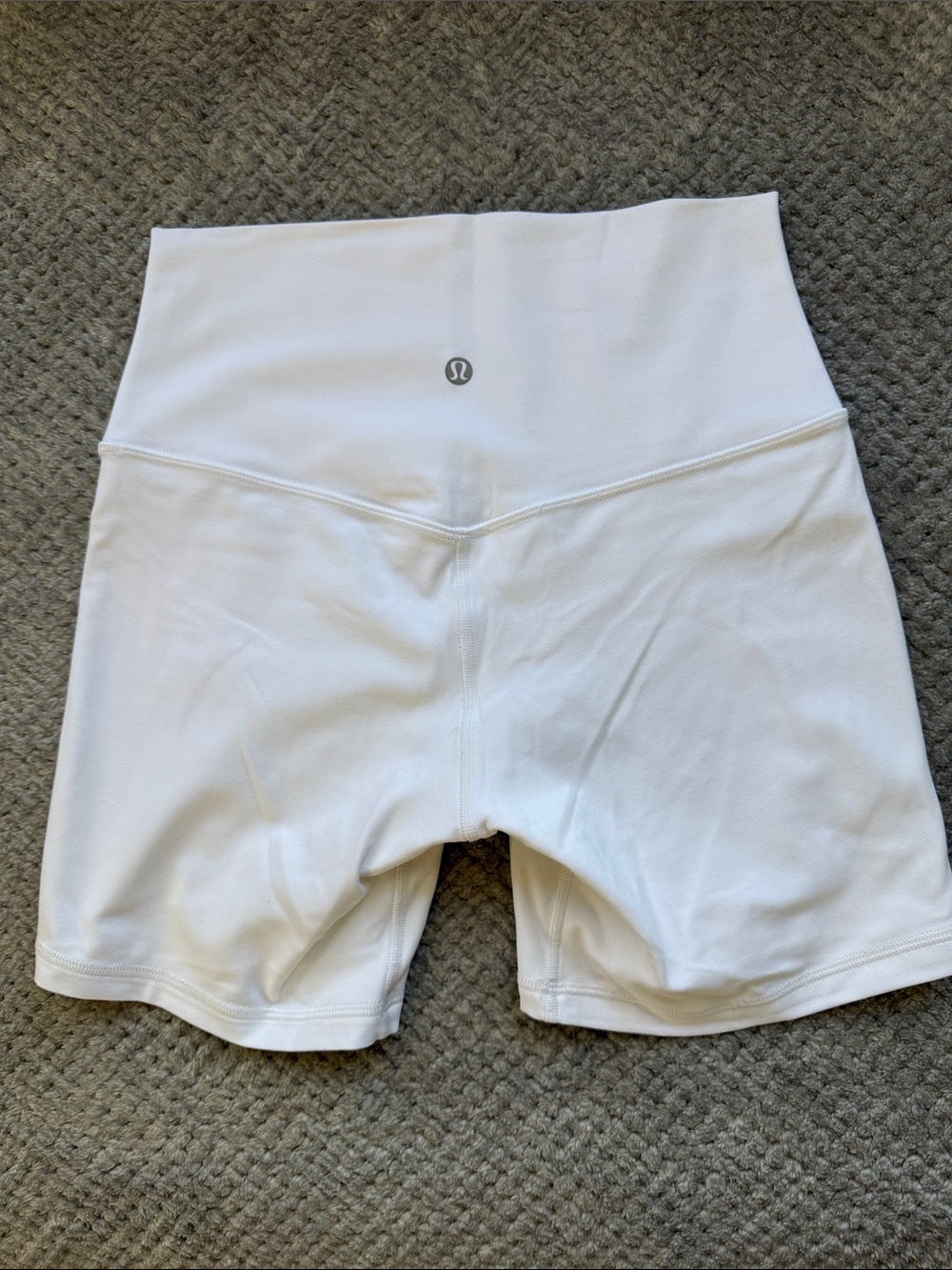 lululemon athletica White align High-Rise shorts size 6 6”